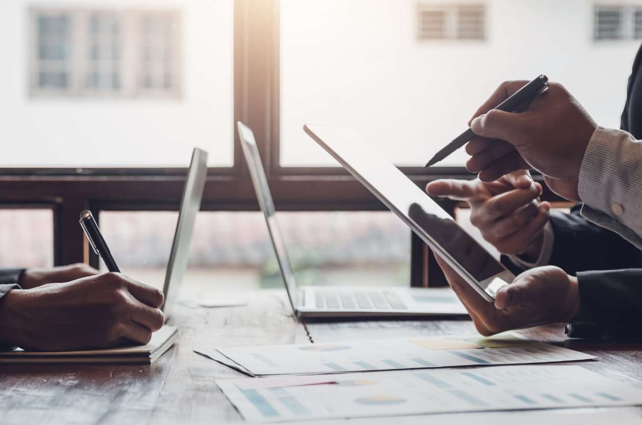 Defining your specific business requirements. • BrightR Defining business requirements - A group of business owners analyzing different business data.